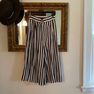 Adorable high waist wide leg cropped striped pants